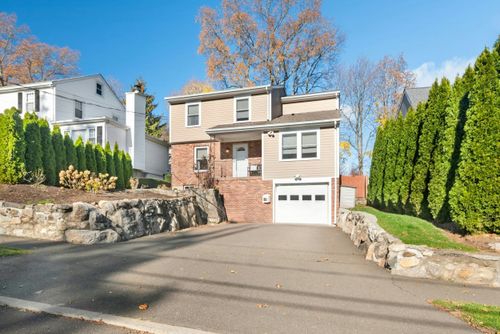 85 Hirsch Rd, Stamford, CT, 06905-3208 | Card Image
