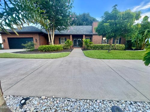572 Lake Ashley Cir, Melbourne, FL, 32904-1986 | Card Image
