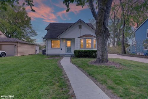 28000 Manhattan St, Saint Clair Shores, MI, 48081-3514 | Card Image