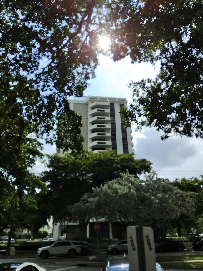 904 - 911 Ponce De Leon Blvd, Condo with 2 bedrooms, 2 bathrooms and null parking in Coral Gables FL | Image 12