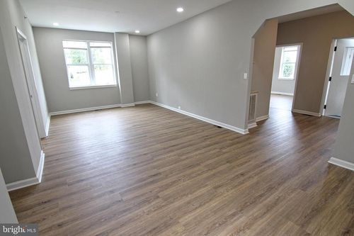 3-235 Jefferson St, BRIDGEPORT, PA, 19405-1726 | Card Image