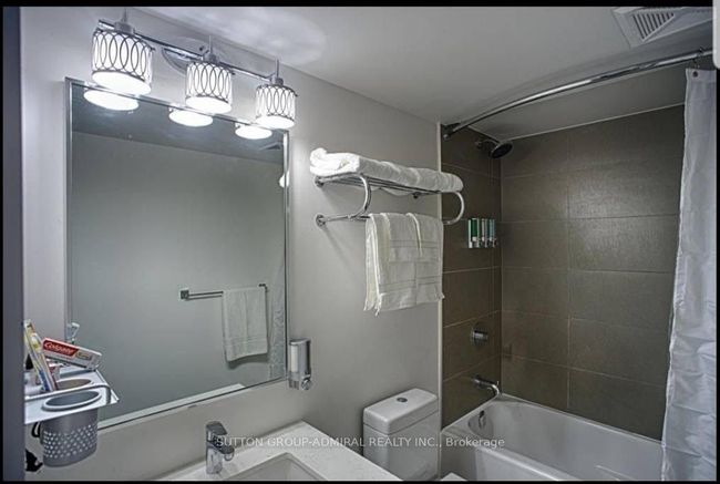 701 - 155 Yorkville Ave, Condo with 2 bedrooms, 1 bathrooms and null parking in Toronto ON | Image 6