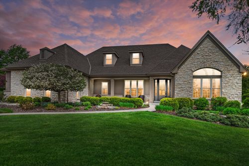 2150 Old Lantern Cir, Delafield, WI, 53018-1257 | Card Image
