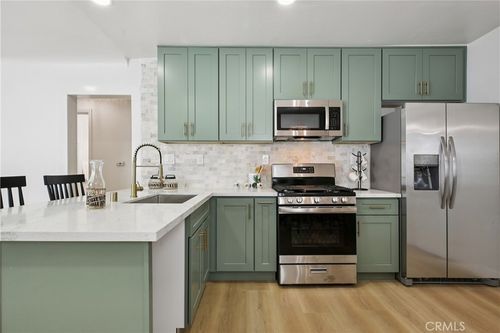 701 E Willow St, Signal Hill, CA, 90755-2734 | Card Image