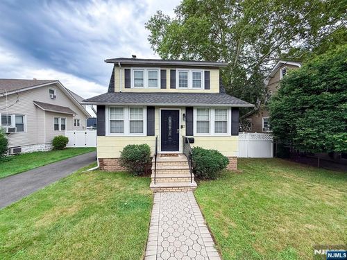 17 Carnation St, Bergenfield, NJ, 07621-3801 | Card Image