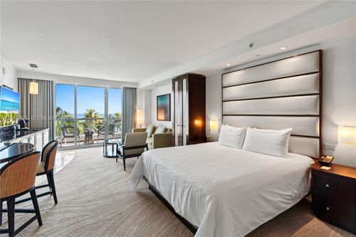 412-4391 Collins Ave, Miami Beach, FL, 33140-3212 | Card Image