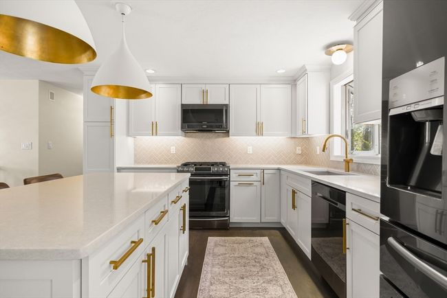 40 Brewster Rd, House other with 3 bedrooms, 2 bathrooms and 3 parking in Cohasset MA | Image 8