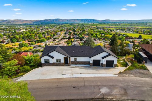 7920 Englewood Crest Dr, Yakima, WA, 98908-1118 | Card Image