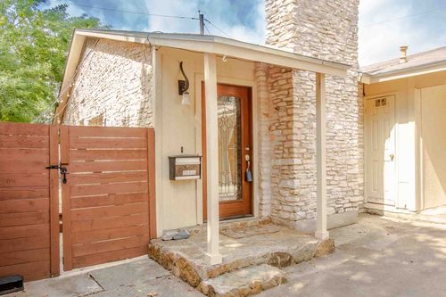 a-2011 Meadowridge Dr, Austin, TX, 78704-3933 | Card Image