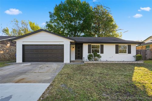 1673 S Pine Ave, Broken Arrow, OK, 74012-5235 | Card Image