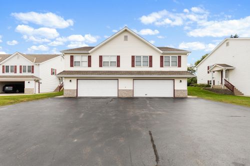 207 Nicholson Ave, South Milwaukee, WI, 53172-1027 | Card Image