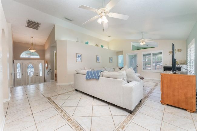 835 Symphony Isles Blvd, House other with 3 bedrooms, 3 bathrooms and null parking in APOLLO BEACH FL | Image 15