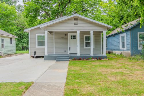 808 N Montgomery St, Sherman, TX, 75090-4945 | Card Image