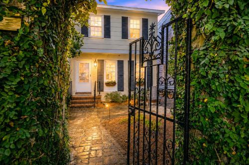 a-22 Pitt St, Charleston, SC, 29401-1716 | Card Image