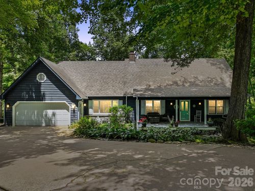 15 Forest Ridge Ln, Weaverville, NC, 28787-8395 | Card Image