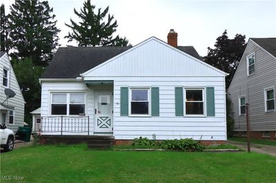 View of front of house with a front lawn | Image 1