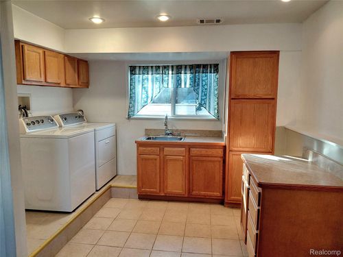 131 S Christine, Westland, MI, 48186-4334 | Card Image