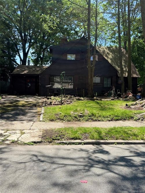 4 Legend Lane, Hempstead, NY, 11590 | Card Image