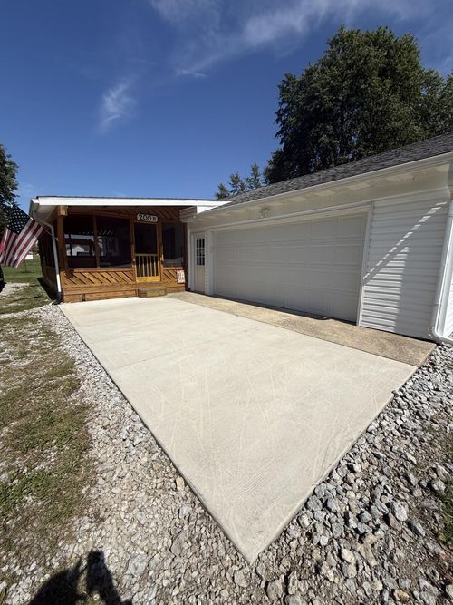 b-200 Chandler Avenue, London, OH, 43140 | Card Image