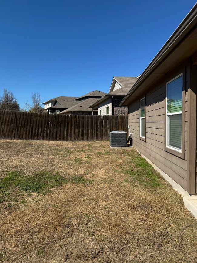 SIDE YARD | Image 19