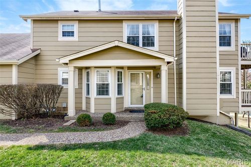 3126 Autumn Trace Dr, Maryland Heights, MO, 63043-4925 | Card Image