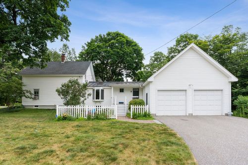 154 W Main Street, Yarmouth, ME, 04096 | Card Image