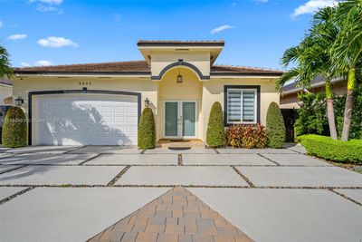 8855 Nw 146th Ln, House other with 4 bedrooms, 4 bathrooms and null parking in Miami Lakes FL | Image 1