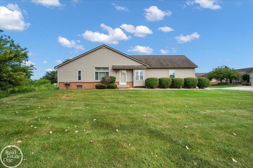 34384 Manor Run Cir, Sterling Heights, MI, 48312-5330 | Card Image