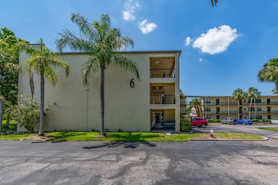 6110 - 14130 Rosemary Lane, Condo with 2 bedrooms, 2 bathrooms and null parking in Largo FL | Image 2