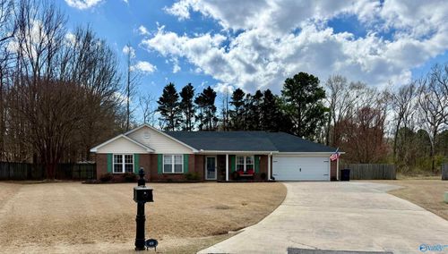 49 Bradford Cir, Decatur, AL, 35603-6124 | Card Image