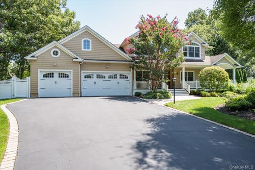12 Glenridge Ln, Kings Park, NY, 11754-5019 | Card Image