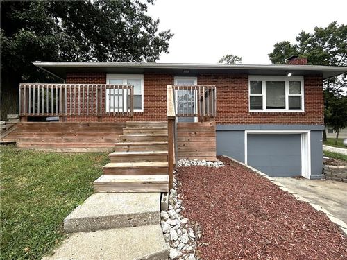 2902 S Broadway, Oak Grove, MO, 64075-9028 | Card Image