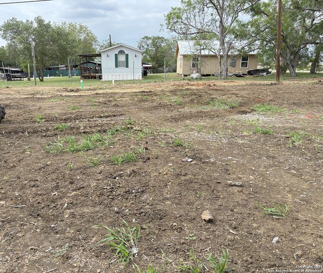 708 E 5 Th St, House other with 3 bedrooms, 2 bathrooms and null parking in Nixon TX | Image 26