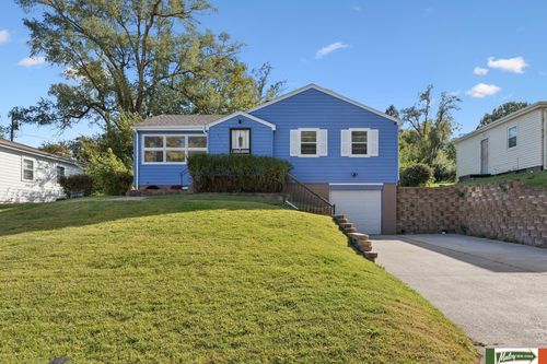 4013 Newport Ave, Omaha, NE, 68112-2958 | Card Image
