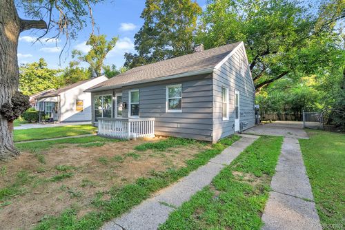 10750 10750 Albany St Street, Oak Park, MI, 48237 | Card Image