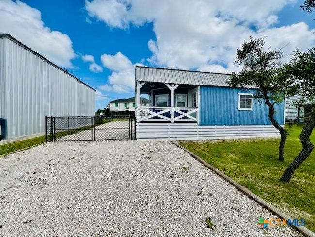 1303 W Adams Ave, House other with 1 bedrooms, 1 bathrooms and null parking in Port O Connor TX | Image 4