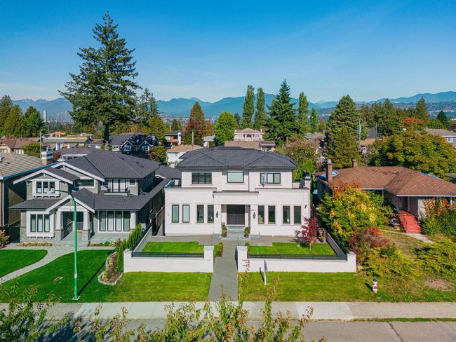 6791 Bryant Street, House other with 6 bedrooms, 8 bathrooms and 5 parking in Burnaby BC | Image 3