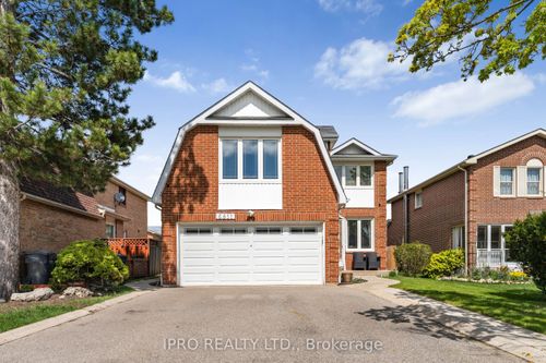 6811 Edenwood Dr, Mississauga, ON, L5N3X9 | Card Image