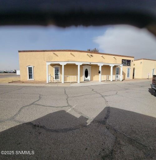 8-205 W Boutz Rd, Las Cruces, NM, 88005-3262 | Card Image