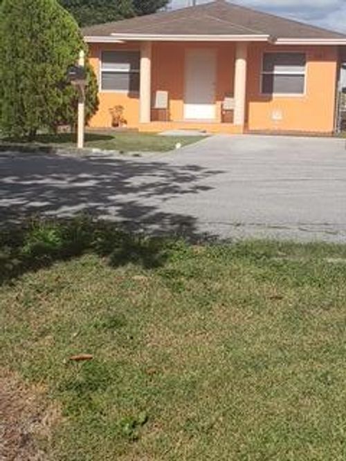 260 Nw 2nd Ave, South Bay, FL, 33493-1804 | Card Image