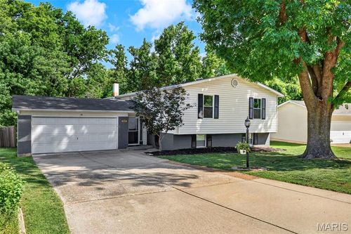 18 Roland Ln, Saint Peters, MO, 63376-1802 | Card Image
