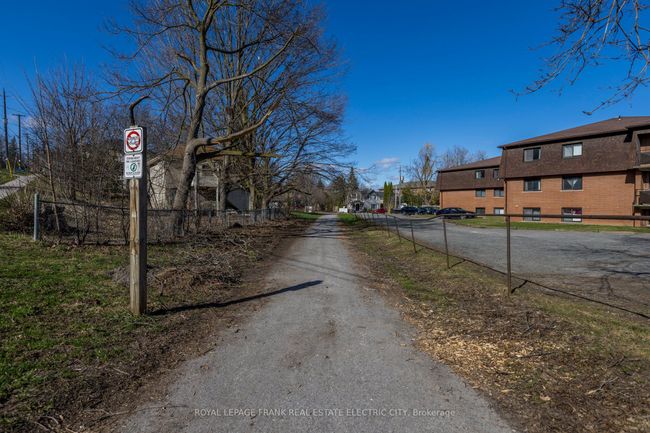 617 Aylmer St N, House other with 3 bedrooms, 2 bathrooms and 2 parking in Peterborough ON | Image 43