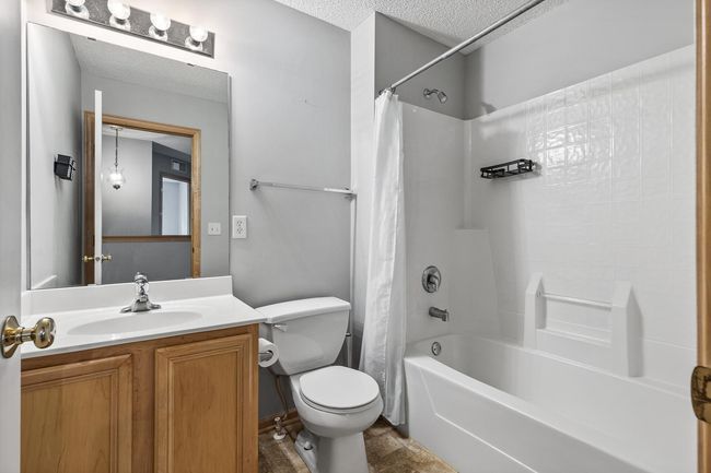 Upper level full hall bath | Image 15