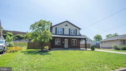 9 Oakwood Cir, CAMP HILL, PA, 17011-4135 | Card Image
