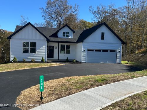 708 Pin Oak Pl, Moscow, PA, 18444-5126 | Card Image