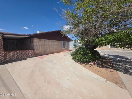 4825 Rolling Stone Ave, El Paso, TX, 79924-3033 | Card Image