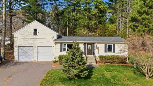 47 Center St, Westport, MA, 02790-2619 | Card Image