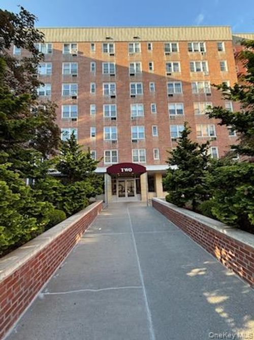apt-1a-2 Sadore Ln, Yonkers, NY, 10710-4833 | Card Image