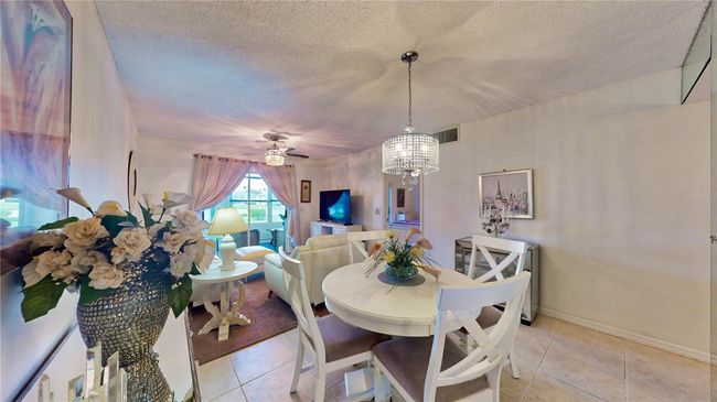 Living/Dining Room | Image 17