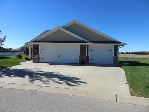 834 Sharon Lane Lane, Pulaski, WI, 54162 | Card Image